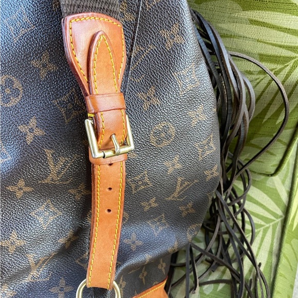 LV Louis Vuitton GM Montsauris Backpack - Picture 8 of 10
